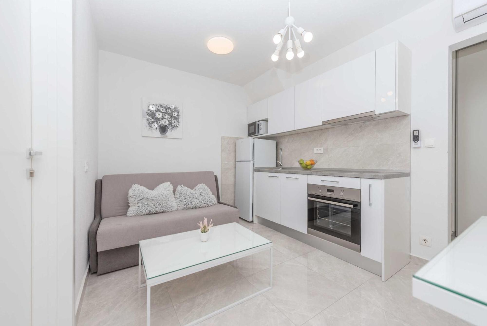 M&a 2 Makarska