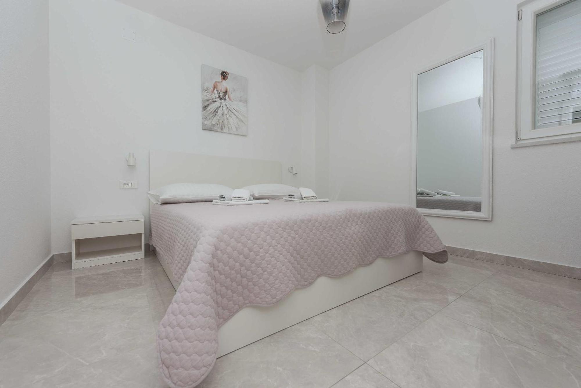 M&a 2 Apartment *