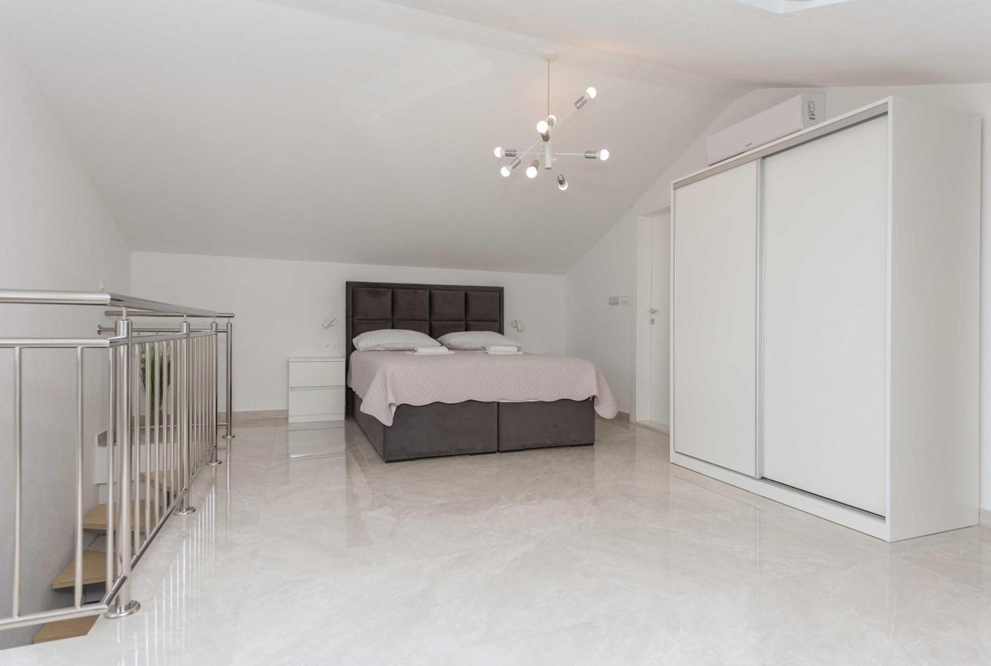 Apartment M&a 2 *